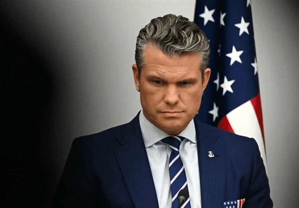 تقديم طلب لاستجواب وزير الحرب الأميركي بسبب مجزرة أطفال مدرسة “ميناب”