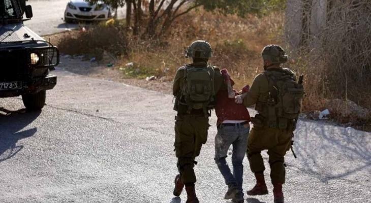 العدو الصهيوني يعتقل 10 فلسطينيين من الضفة