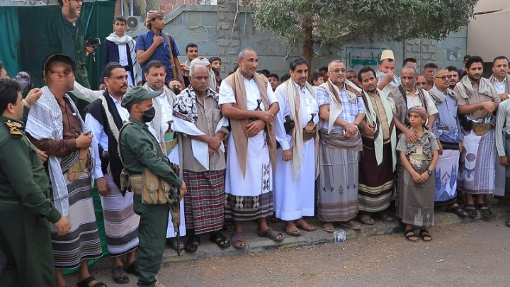 محافظ الحديدة وقيادات المحافظة يعايدون الجرحى والمرابطين بمناسبة عيد الأضحى