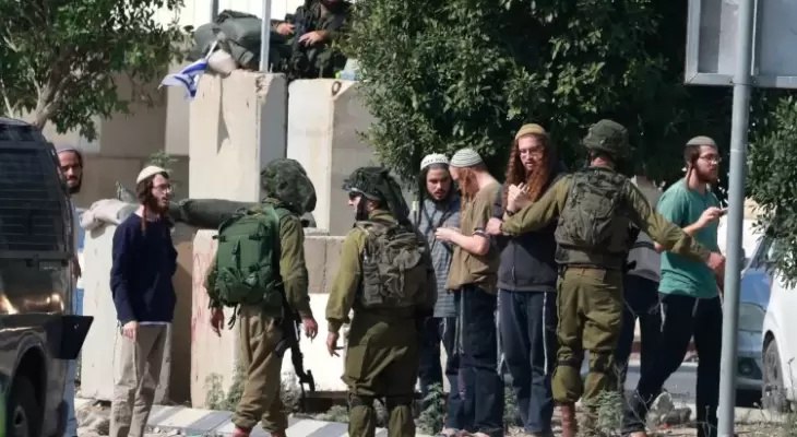 نابلس : مستوطنون يهاجمون غرفة زراعية وآخرون يوسّعون بؤرة استيطانية