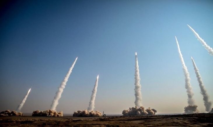 إيران تعلن استهداف قاعدة “رامات ديفيد” الجوية بصواريخ باليست