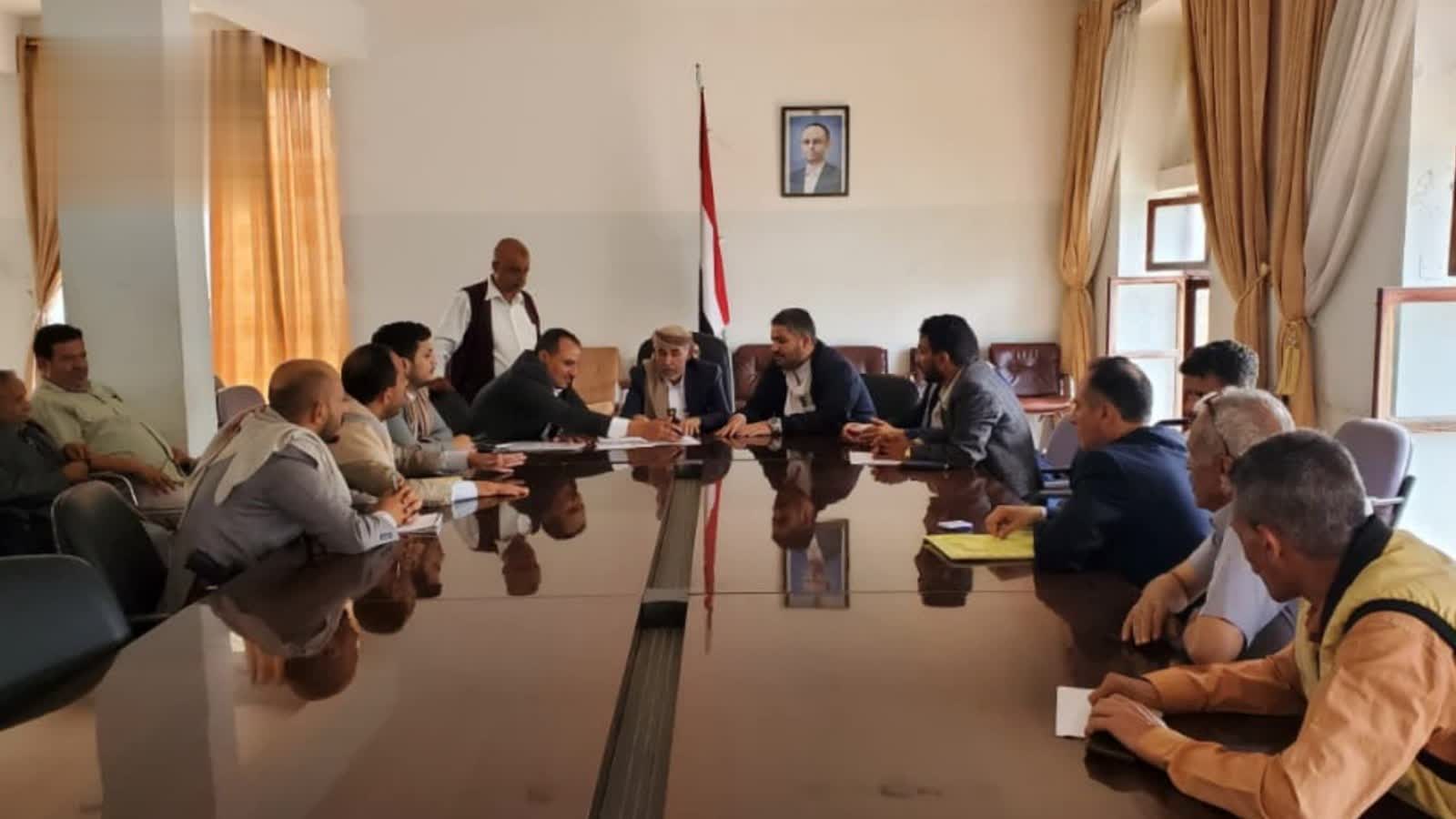 اجتماع في إب يستعرض مستوى إنجاز المشاريع وخطط استكمال المشاريع المتبقية