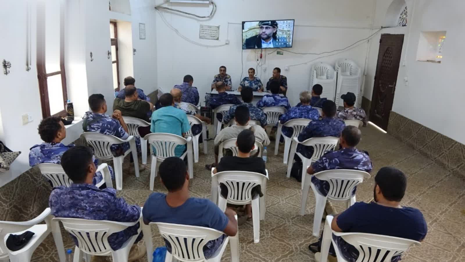 قيادة قوات النجدة في الحديدة تناقش تعزيز الجاهزية 