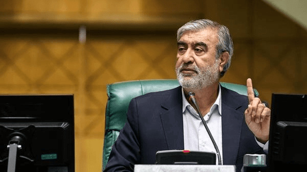عزيزي يحذر ترامب: احترموا القواعد واستخدموا الطرق الآمنة في مضيق هرمز