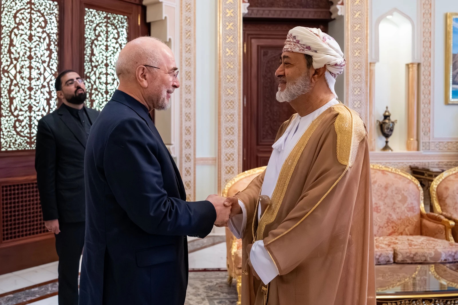 سلطان عمان يبحث مع الوفد الإيراني آخر تطورات المفاوضات بين طهران وواشنطن