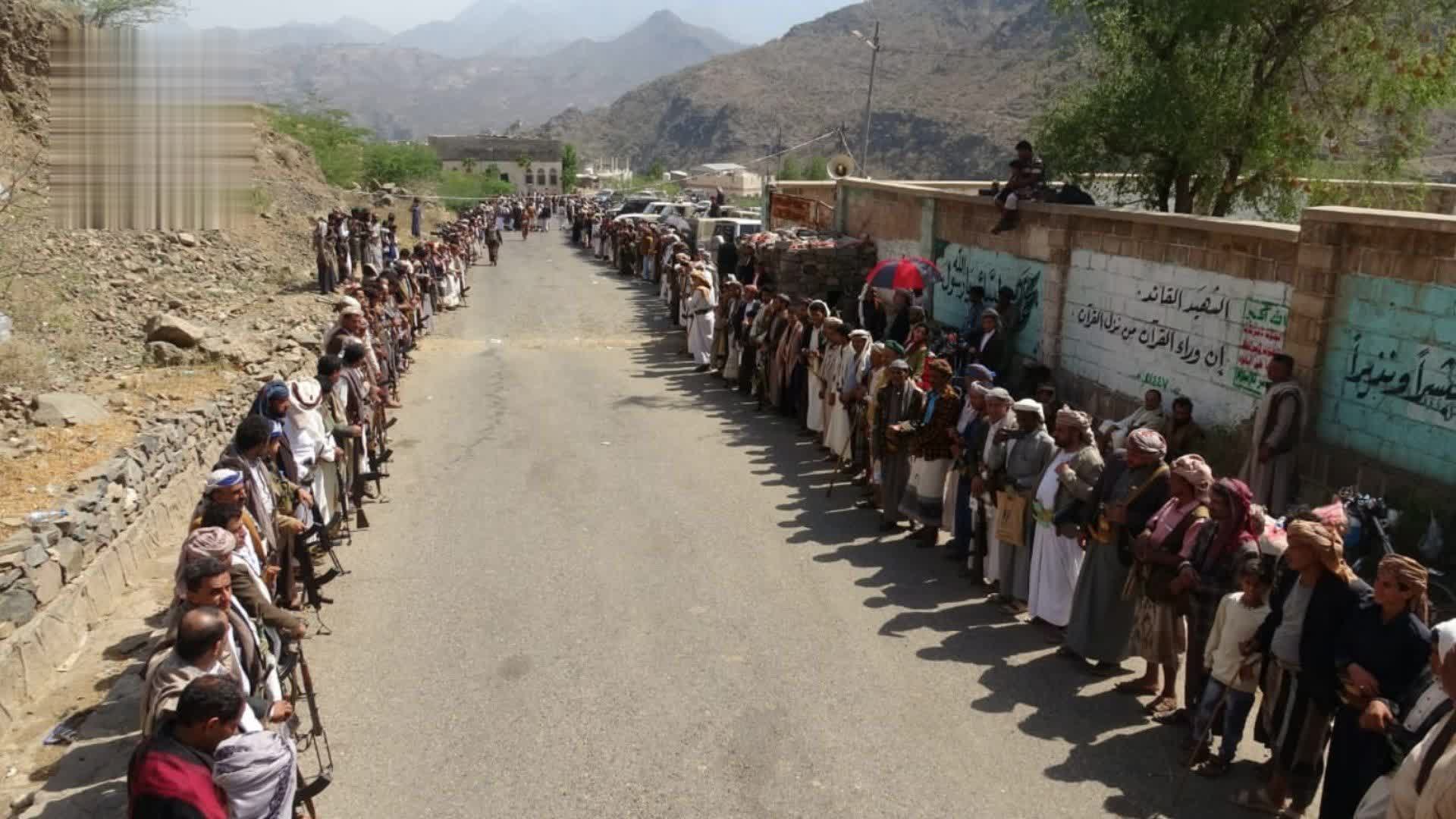 وقفة قبلية مسلحة في صعفان تؤكد الجاهزية والاستنفار لإنهاء العدوان والحصار