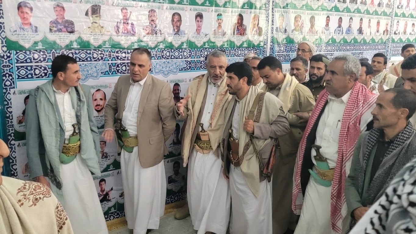 إفتتاح معرض صور الشهداء في حجة وزيارة روضة وأسر الشهداء