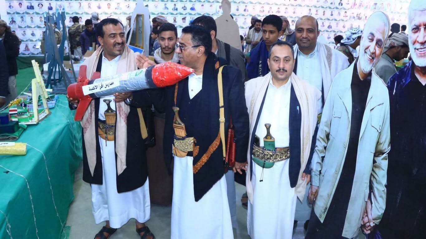 افتتاح معرض صور وزيارة أسر الشهداء في بني مطر