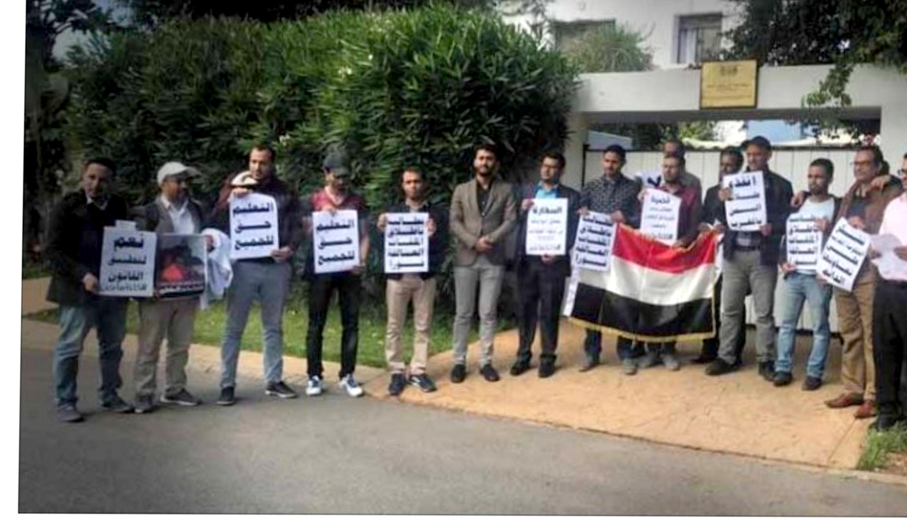 عدن سوق للغش.. وحكومة الزنداني تبيع أحلام الطلاب..والمنح تتحول إلى إرث لأبناء المسؤولين.. وقرارات تُفرّغ المدينة من أهلها
