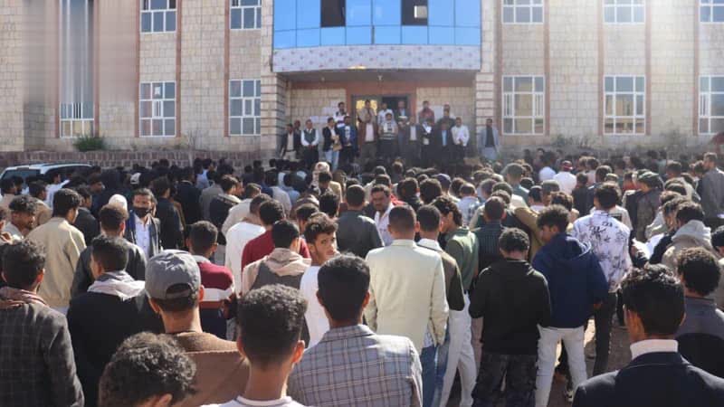 جامعة الضالع تنظم وقفة دعمًا للقوات المسلحة ورفضًا لاستمرار الحصار والعدوان السعودي