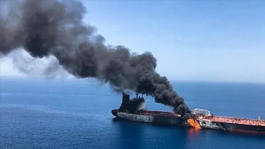 إيران: انفجار ناقلتي نفط إثر اصطدامهما بلغم بحري في مضيق هرمز
