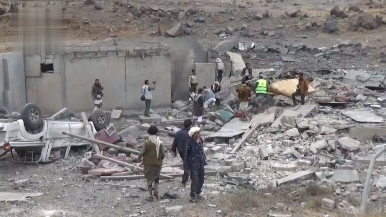 4 شهداء بقصف العدو السعودي منزلًا في عصر بصنعاء