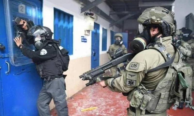 جمعية فلسطينية تحذر من الانتهاكات بحق الأسرى في سجون العدو الإسرائيلي