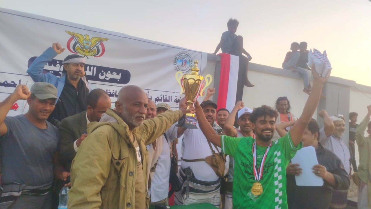 تتويج الاتحاد بطلاً للدوري الكروي الأول في المخا بتعز