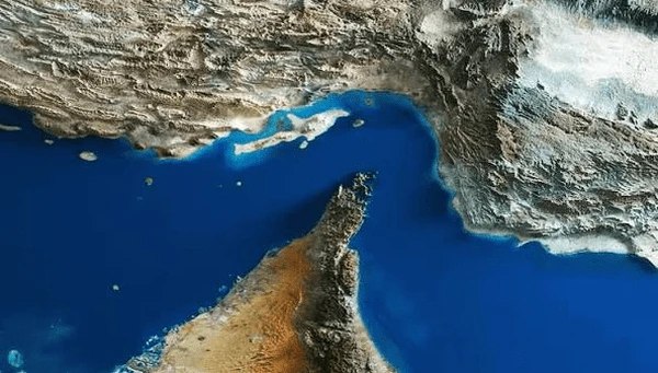 بحرية الحرس الثوري الإيراني: عاقبة تمرد السفن على القوانين في مضيق هرمز هي الاحتراق