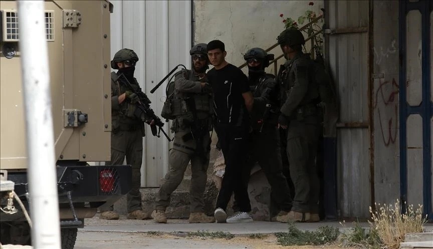 العدو الإسرائيلي ومستوطنوه يصعّدون اعتداءاتهم في الضفة والقدس.. هدم منزل وإحراق مركبات واعتقالات